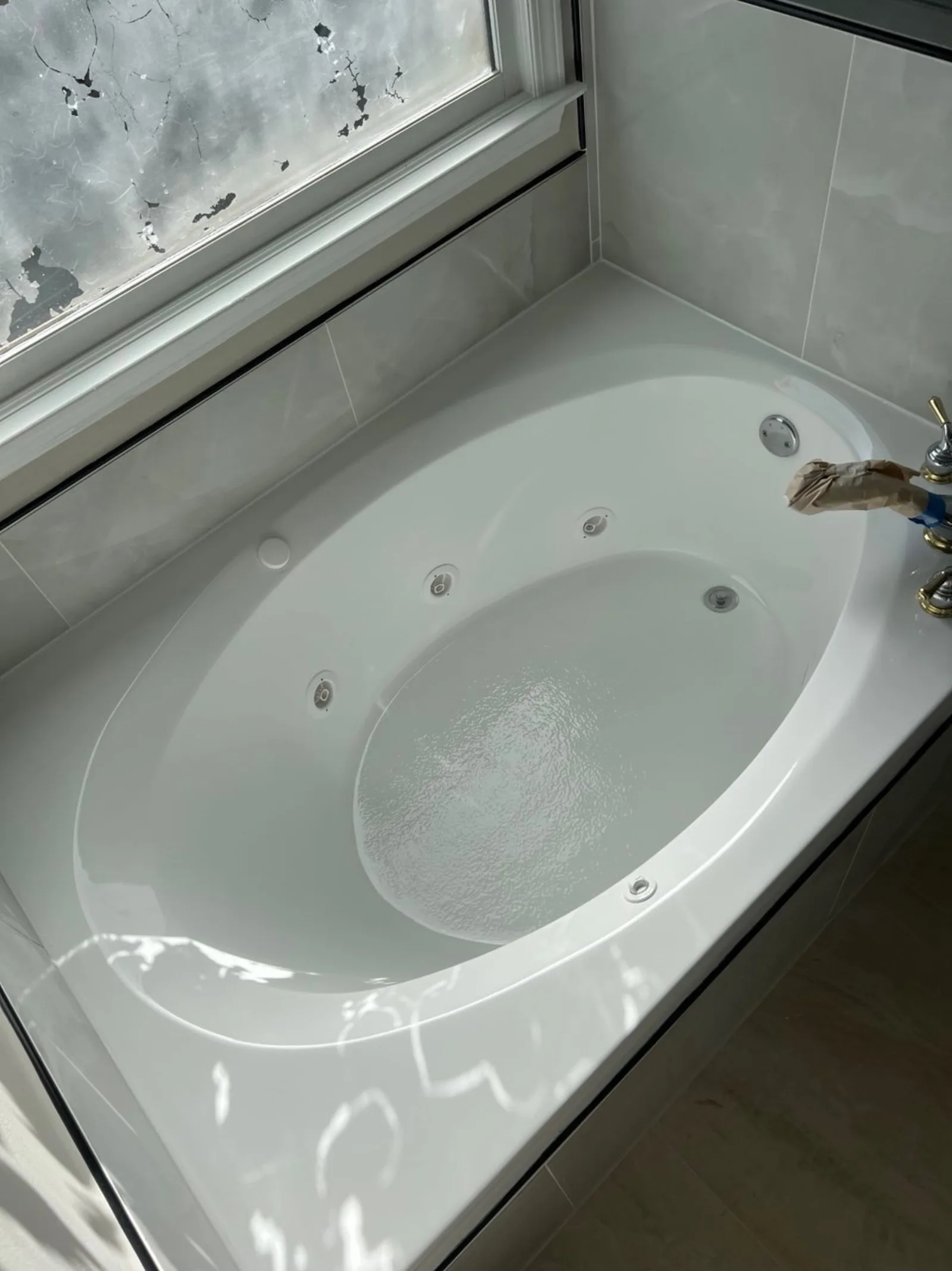 DIY Bathtub Reglazing Kits vs. Professional Refinishing — What's the Real Difference?